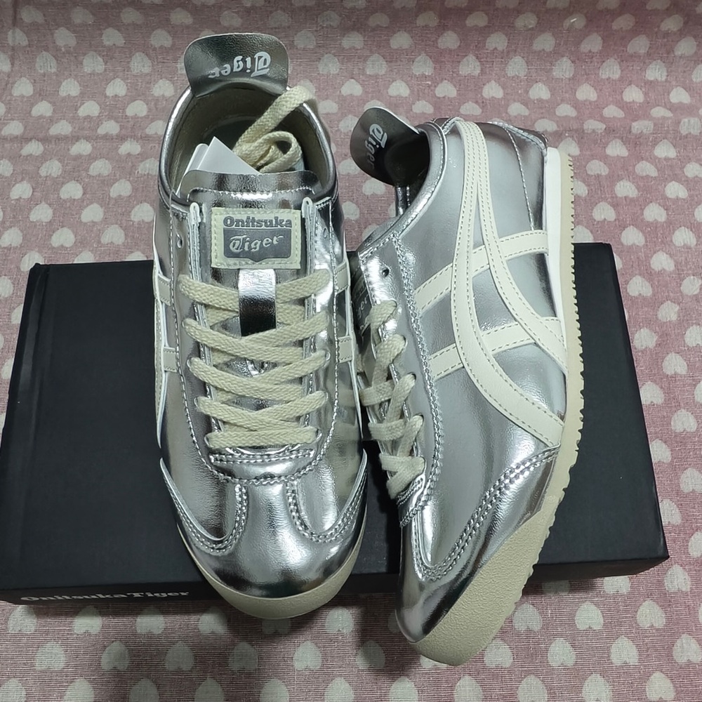 Onitsuka Tiger Metallic Silver & Cream Kids Sneakers - Picture 10 of 13